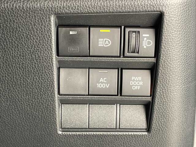 トヨタ ヴォクシー ハイブリッド S－Z 愛知県 2023(令5)年 3.5万km ホワイトパールクリスタルシャイン トヨタチームメイト/アドバンストパーク/アドバンストドライブ/純正ディズプレイオーディオナビ/フリップダウンモニター/両側パワースライドドア/レーダークルーズコントロール/シートヒーター/バックカメラ/ヘッドアップディスプレイ/コーナーセンサー/純正アルミホイール/ETC2.0/ブラインドスポットモニター/LEDヘッドライト/インテリジェントミラー/リアオートエアコン/オートマチックハイビーム/ドライブレコーダー/衝突軽減システム/Bluetooth/ステアリングスイッチ/スマートキー/プッシュスタート