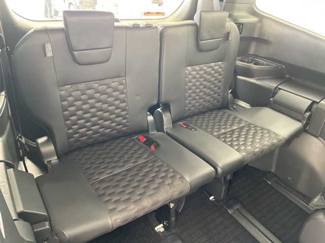 トヨタ ヴォクシー ハイブリッド S－Z 愛知県 2023(令5)年 3.5万km ホワイトパールクリスタルシャイン トヨタチームメイト/アドバンストパーク/アドバンストドライブ/純正ディズプレイオーディオナビ/フリップダウンモニター/両側パワースライドドア/レーダークルーズコントロール/シートヒーター/バックカメラ/ヘッドアップディスプレイ/コーナーセンサー/純正アルミホイール/ETC2.0/ブラインドスポットモニター/LEDヘッドライト/インテリジェントミラー/リアオートエアコン/オートマチックハイビーム/ドライブレコーダー/衝突軽減システム/Bluetooth/ステアリングスイッチ/スマートキー/プッシュスタート