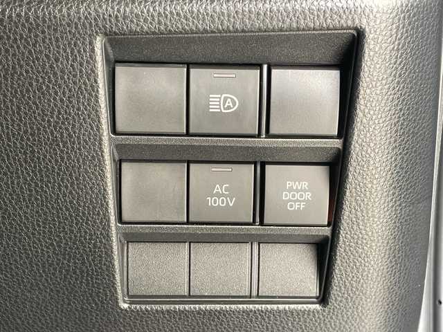 トヨタ ヴォクシー ハイブリッド S－Z 愛知県 2023(令5)年 3.5万km ホワイトパールクリスタルシャイン トヨタチームメイト/アドバンストパーク/アドバンストドライブ/純正ディズプレイオーディオナビ/フリップダウンモニター/両側パワースライドドア/レーダークルーズコントロール/シートヒーター/バックカメラ/ヘッドアップディスプレイ/コーナーセンサー/純正アルミホイール/ETC2.0/ブラインドスポットモニター/LEDヘッドライト/インテリジェントミラー/リアオートエアコン/オートマチックハイビーム/ドライブレコーダー/衝突軽減システム/Bluetooth/ステアリングスイッチ/スマートキー/プッシュスタート