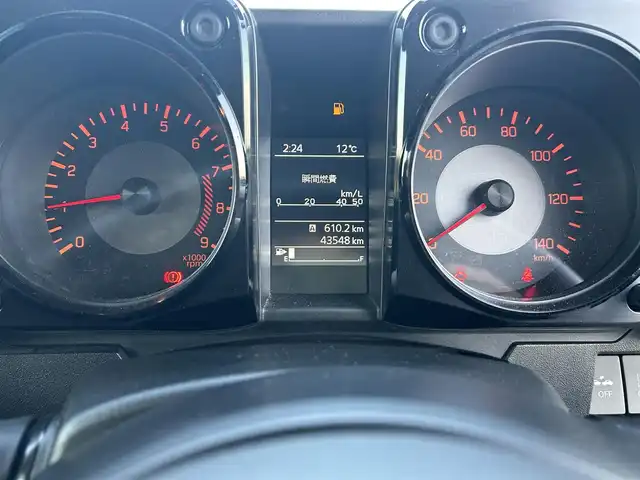 スズキ ジムニー XC 栃木県 2021(令3)年 4.4万km ピュアホワイトP スズキセーフティサポート/・デュアルセンサーブレーキサポート/・車線逸脱警報機能/・ふらつき警報機能/・標識認識機能/・ハイビームアシスト/・先行車発進お知らせ機能/4WD/D/N席シートヒーター/革巻きステアリング/ステアリングスイッチ（非連動）/クルーズコントロール/LEDヘッドライト/フォグランプ/オートライト/ダウンヒルアシストコントロール/スマートキー×２/プッシュスタート/純正16インチAW/純正フロアマット/横滑り防止システム/電動格納ウィンカーミラー