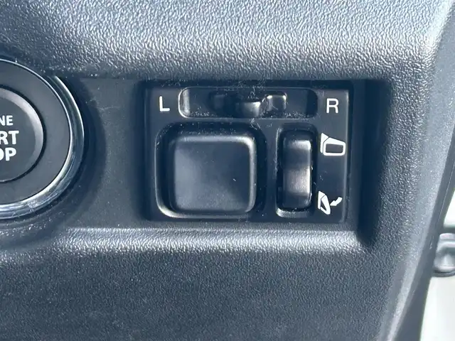 スズキ ジムニー XC 栃木県 2021(令3)年 4.4万km ピュアホワイトP スズキセーフティサポート/・デュアルセンサーブレーキサポート/・車線逸脱警報機能/・ふらつき警報機能/・標識認識機能/・ハイビームアシスト/・先行車発進お知らせ機能/4WD/D/N席シートヒーター/革巻きステアリング/ステアリングスイッチ（非連動）/クルーズコントロール/LEDヘッドライト/フォグランプ/オートライト/ダウンヒルアシストコントロール/スマートキー×２/プッシュスタート/純正16インチAW/純正フロアマット/横滑り防止システム/電動格納ウィンカーミラー