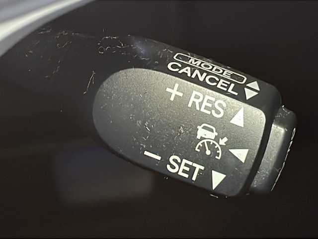 トヨタ ハリアー プレミアム 広島県 2017(平29)年 5.9万km ブラック ＡＬＰＩＮＥ９型ナビ　/バックカメラ　/レーダークルーズコントロール　/フルセグＴＶ　/パワーシート　/パワーバックドア　/オートハイビーム　/レーンキープアシスト　/衝突軽減　/コーナーセンサー　/ドラレコ　/ETC/純正18インチアルミホイール(235/55/R18)/エアバック（運転席/助手席/サイド/カーテン）