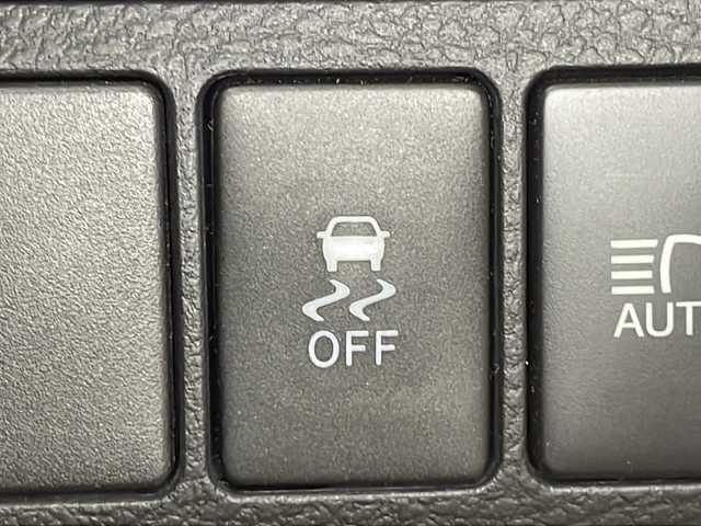 トヨタ ハリアー プレミアム 広島県 2017(平29)年 5.9万km ブラック ＡＬＰＩＮＥ９型ナビ　/バックカメラ　/レーダークルーズコントロール　/フルセグＴＶ　/パワーシート　/パワーバックドア　/オートハイビーム　/レーンキープアシスト　/衝突軽減　/コーナーセンサー　/ドラレコ　/ETC/純正18インチアルミホイール(235/55/R18)/エアバック（運転席/助手席/サイド/カーテン）