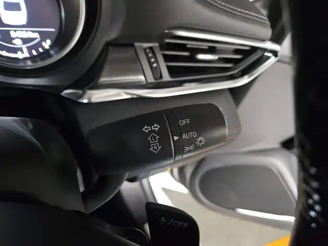 マツダ マツダ６セダン 20S ブラックトーンED 愛媛県 2021(令3)年 5.5万km スノーフレイクホワイトパールマイカ 〇純正ナビ/〇フルセグTV/〇360度ビューモニター/〇パーキングセンサー/〇BOSEサウンド/〇ETC/〇ドライブレコーダー/〇レーダークルーズコントロール/〇革巻きステアリング/〇パドルシフト/〇ステアリングヒーター/〇LEDヘッドライト/〇オートライト/〇純正19インチアルミ/〇赤革シート/〇パワーシート/〇シートヒーター/〇左右独立温度調整オートエアコン/〇スマートキー/〇禁煙車