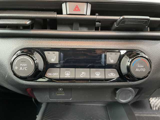 日産 ノート X FOUR 道央・札幌 2023(令5)年 7万km アルティメイトメタルシルバー ・４ＷＤ　/e-パワー/・セーフティサークル/・エマージェンシーブレーキ　/・社外メモリーナビ/・バックカメラ/・車線逸脱傾向　/・前席シートヒーター　/・ステアリングヒーター　/・Ｄ－ＭＯＤＥ　/・ETC/・オートライト　/・オートハイビーム　/・社外ドライブレコーダー　/・社外ＥＴＣ