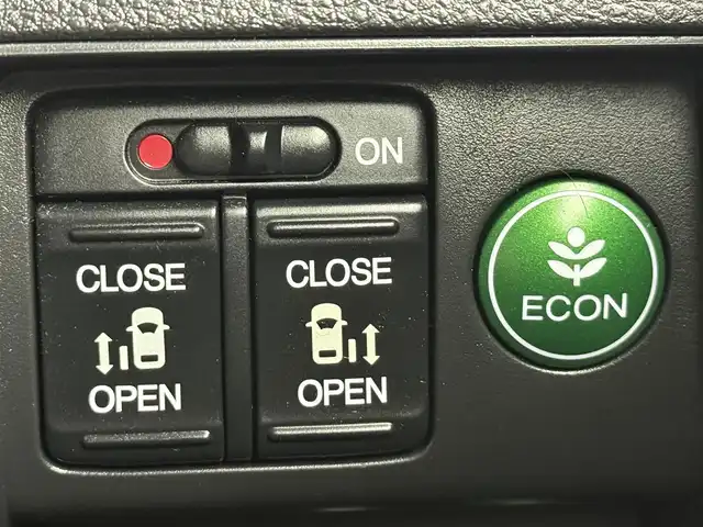 ホンダ オデッセイ ハイブリッド アブソルート・EXホンダセンジング 愛知県 2017(平29)年 4.9万km ホワイトオーキッドパール 純正ナビ/（Bluetooth/CD/DVD/SD/AM/FM）/バックカメラ/ETC/ブラインドスポットモニター/ドライブレコーダー/レザーシート/両側パワースライドドア/3列シート/オットマン/純正フロアマット/純正AW/オートライト/スマートキー/純正ナビ/（Bluetooth/CD/DVD/SD/AM/FM）/バックカメラ/ETC/ブラインドスポットモニター/ドライブレコーダー/レザーシート/3列シート/オットマン/純正フロアマット/純正AW/オートライト/スマートキー/ドアバイザー/ステアリングリモコン