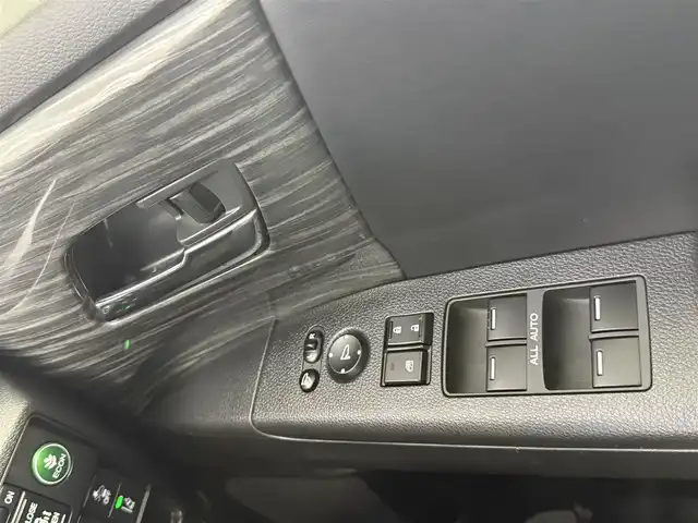 ホンダ オデッセイ ハイブリッド アブソルート・EXホンダセンジング 愛知県 2017(平29)年 4.9万km ホワイトオーキッドパール 純正ナビ/（Bluetooth/CD/DVD/SD/AM/FM）/バックカメラ/ETC/ブラインドスポットモニター/ドライブレコーダー/レザーシート/両側パワースライドドア/3列シート/オットマン/純正フロアマット/純正AW/オートライト/スマートキー/純正ナビ/（Bluetooth/CD/DVD/SD/AM/FM）/バックカメラ/ETC/ブラインドスポットモニター/ドライブレコーダー/レザーシート/3列シート/オットマン/純正フロアマット/純正AW/オートライト/スマートキー/ドアバイザー/ステアリングリモコン