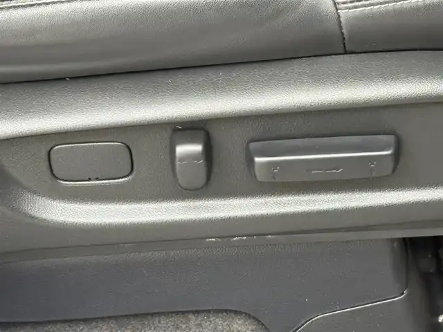 ホンダ オデッセイ ハイブリッド アブソルート・EXホンダセンジング 愛知県 2017(平29)年 4.9万km ホワイトオーキッドパール 純正ナビ/（Bluetooth/CD/DVD/SD/AM/FM）/バックカメラ/ETC/ブラインドスポットモニター/ドライブレコーダー/レザーシート/両側パワースライドドア/3列シート/オットマン/純正フロアマット/純正AW/オートライト/スマートキー/純正ナビ/（Bluetooth/CD/DVD/SD/AM/FM）/バックカメラ/ETC/ブラインドスポットモニター/ドライブレコーダー/レザーシート/3列シート/オットマン/純正フロアマット/純正AW/オートライト/スマートキー/ドアバイザー/ステアリングリモコン