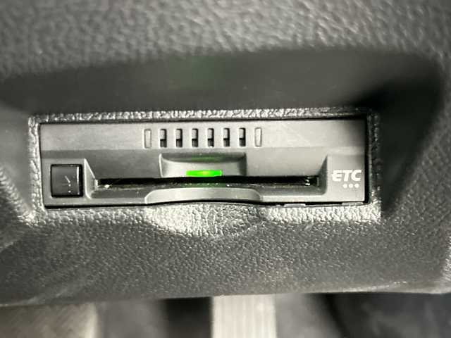 トヨタ プリウス S 栃木県 2020(令2)年 4.9万km アティチュードブラックマイカ 純正ナビ/(Bluetooth・AUX)/バックカメラ/トヨタセーフティセンス/ ・プリクラッシュセーフティ/ ・レーンキープアシスト/ ・オートクルーズコントロール/ ・オートハイビーム/前後コーナーセンサー/AC100V充電/ビルトインETC/純正アルミホイール/フロアマット/ドアバイザー/LEDヘッドライト/オートライト/スマートキー/スペアキー１本