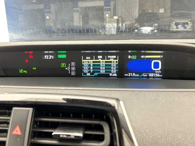 トヨタ プリウス S 栃木県 2020(令2)年 4.9万km アティチュードブラックマイカ 純正ナビ/(Bluetooth・AUX)/バックカメラ/トヨタセーフティセンス/ ・プリクラッシュセーフティ/ ・レーンキープアシスト/ ・オートクルーズコントロール/ ・オートハイビーム/前後コーナーセンサー/AC100V充電/ビルトインETC/純正アルミホイール/フロアマット/ドアバイザー/LEDヘッドライト/オートライト/スマートキー/スペアキー１本