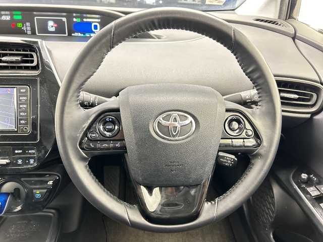 トヨタ プリウス S 栃木県 2020(令2)年 4.9万km アティチュードブラックマイカ 純正ナビ/(Bluetooth・AUX)/バックカメラ/トヨタセーフティセンス/ ・プリクラッシュセーフティ/ ・レーンキープアシスト/ ・オートクルーズコントロール/ ・オートハイビーム/前後コーナーセンサー/AC100V充電/ビルトインETC/純正アルミホイール/フロアマット/ドアバイザー/LEDヘッドライト/オートライト/スマートキー/スペアキー１本
