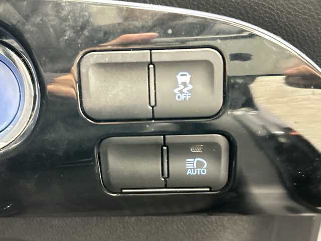 トヨタ プリウス S 栃木県 2020(令2)年 4.9万km アティチュードブラックマイカ 純正ナビ/(Bluetooth・AUX)/バックカメラ/トヨタセーフティセンス/ ・プリクラッシュセーフティ/ ・レーンキープアシスト/ ・オートクルーズコントロール/ ・オートハイビーム/前後コーナーセンサー/AC100V充電/ビルトインETC/純正アルミホイール/フロアマット/ドアバイザー/LEDヘッドライト/オートライト/スマートキー/スペアキー１本