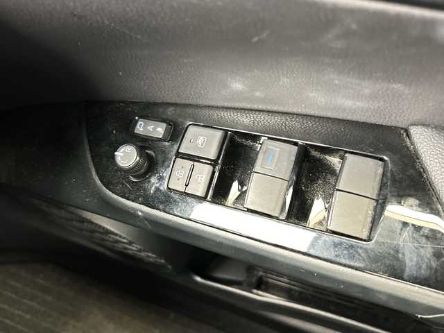 トヨタ プリウス S 栃木県 2020(令2)年 4.9万km アティチュードブラックマイカ 純正ナビ/(Bluetooth・AUX)/バックカメラ/トヨタセーフティセンス/ ・プリクラッシュセーフティ/ ・レーンキープアシスト/ ・オートクルーズコントロール/ ・オートハイビーム/前後コーナーセンサー/AC100V充電/ビルトインETC/純正アルミホイール/フロアマット/ドアバイザー/LEDヘッドライト/オートライト/スマートキー/スペアキー１本