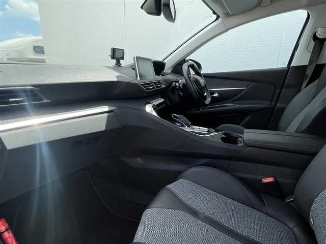 プジョー ３００８ アリュール LEDパッケージ 東京都 2017(平29)年 4.3万km 青Ⅱ スマートキー/プッシュスタート/アクティブブレーキ/インテリジェントハイビーム/レーンキープアシスト/パーキングアシスト/コーナーセンサー/ブラインドスポットモニター/疲労検知/ハーフレザーシート/純正メモリナビ/　【Bluetooth・USB】/フルセグTV/バックカメラ＆左サイドカメラ/ETC/ドライブレコーダー(前方録画)/LEDヘッドランプ/LEDフォグランプ/純正マット
