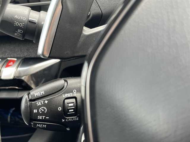 プジョー ３００８ アリュール LEDパッケージ 東京都 2017(平29)年 4.3万km 青Ⅱ スマートキー/プッシュスタート/アクティブブレーキ/インテリジェントハイビーム/レーンキープアシスト/パーキングアシスト/コーナーセンサー/ブラインドスポットモニター/疲労検知/ハーフレザーシート/純正メモリナビ/　【Bluetooth・USB】/フルセグTV/バックカメラ＆左サイドカメラ/ETC/ドライブレコーダー(前方録画)/LEDヘッドランプ/LEDフォグランプ/純正マット