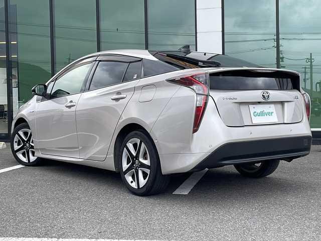 トヨタ プリウス Sセーフティプラス ツートーン 福岡県 2018(平30)年 8.7万km ゴールド 社外ナビ　/フルセグ　/バックカメラ　/Ｂｌｕｅｔｏｏｔｈ　/ＣＤ再生　/衝突軽減ブレーキ　/ドラレコ　/ＥＴＣ　/ＬＥＤヘッドライト　/レーダークルーズコントロール　/レーンキープアシスト　/オートマチックハイビーム/純正アルミホイール/スマートキー/プッシュスタート