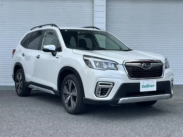 スバル フォレスター ハイブリッド アドバンス 高知県 2018(平30)年 3.4万km クリスタルホワイトP 社外ナビ/　Bluetooth/フルセグ/　CD/DVD/AM/FM/バックカメラ/サイドカメラ/ビルトインETC/4WD/ドライブレコーダー/シートヒーター/ステアリングヒーター/プッシュスタート/スマートキー/スペアキー/純正18インチアルミホイール/純正フロアマット/LEDヘッドライト/コーナーセンサー/本革巻きステアリング/シートメモリー/ルーフレール/MTモード付AT/パワーシート/衝突被害軽減システム/オートライト/盗難防止装置/保証書/取扱説明書/記録簿