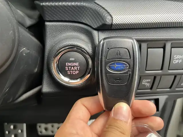 スバル フォレスター ハイブリッド アドバンス 高知県 2018(平30)年 3.4万km クリスタルホワイトP 社外ナビ/　Bluetooth/フルセグ/　CD/DVD/AM/FM/バックカメラ/サイドカメラ/ビルトインETC/4WD/ドライブレコーダー/シートヒーター/ステアリングヒーター/プッシュスタート/スマートキー/スペアキー/純正18インチアルミホイール/純正フロアマット/LEDヘッドライト/コーナーセンサー/本革巻きステアリング/シートメモリー/ルーフレール/MTモード付AT/パワーシート/衝突被害軽減システム/オートライト/盗難防止装置/保証書/取扱説明書/記録簿