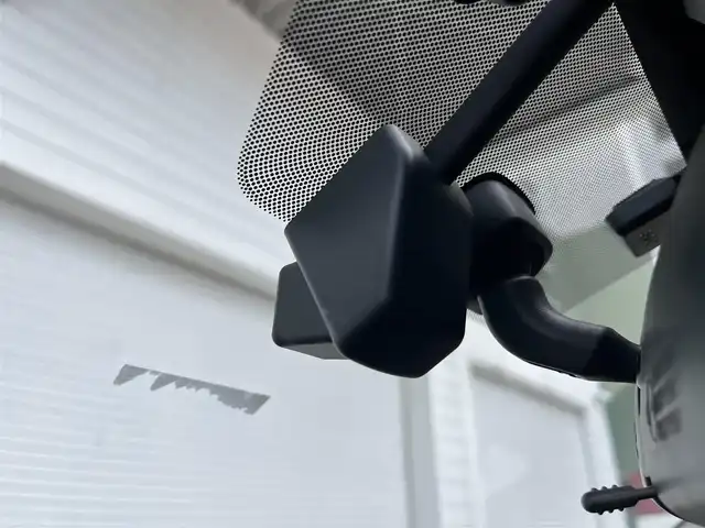 スバル フォレスター ハイブリッド アドバンス 高知県 2018(平30)年 3.4万km クリスタルホワイトP 社外ナビ/　Bluetooth/フルセグ/　CD/DVD/AM/FM/バックカメラ/サイドカメラ/ビルトインETC/4WD/ドライブレコーダー/シートヒーター/ステアリングヒーター/プッシュスタート/スマートキー/スペアキー/純正18インチアルミホイール/純正フロアマット/LEDヘッドライト/コーナーセンサー/本革巻きステアリング/シートメモリー/ルーフレール/MTモード付AT/パワーシート/衝突被害軽減システム/オートライト/盗難防止装置/保証書/取扱説明書/記録簿