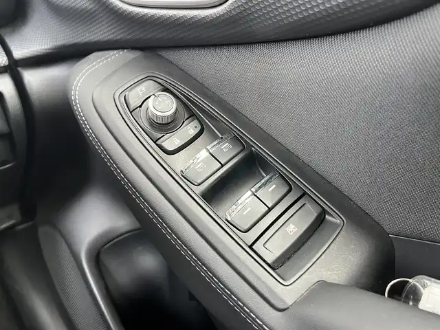 スバル フォレスター ハイブリッド アドバンス 高知県 2018(平30)年 3.4万km クリスタルホワイトP 社外ナビ/　Bluetooth/フルセグ/　CD/DVD/AM/FM/バックカメラ/サイドカメラ/ビルトインETC/4WD/ドライブレコーダー/シートヒーター/ステアリングヒーター/プッシュスタート/スマートキー/スペアキー/純正18インチアルミホイール/純正フロアマット/LEDヘッドライト/コーナーセンサー/本革巻きステアリング/シートメモリー/ルーフレール/MTモード付AT/パワーシート/衝突被害軽減システム/オートライト/盗難防止装置/保証書/取扱説明書/記録簿