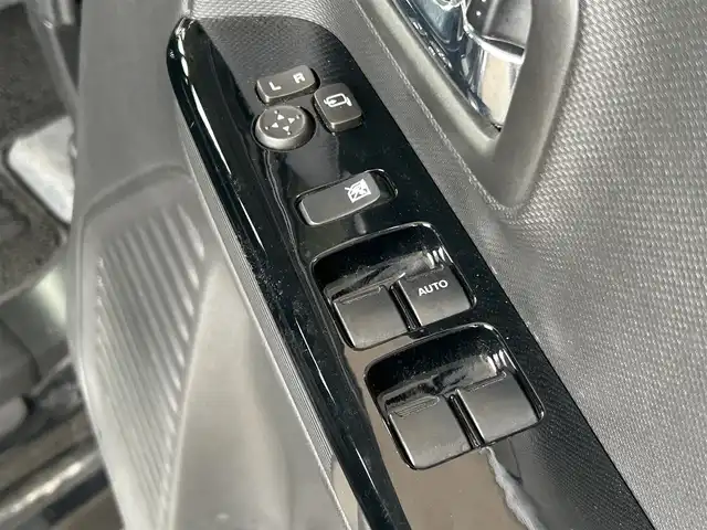 スズキ スペーシア カスタム HYBRID XS 道東・釧路十勝 2019(平31)年 6.7万km ブルーイッシュブラックパール3 4WD/両側パワースライドドア/ETC/革巻きステアリング/電動化駆動ミラー/純正15インチアルミホイール/プッシュスタート/バックカメラ/SDナビ/　（CD/SD/BT）/フルセグTV/レーダーブレーキ/ハーフレザーシート/シートヒーター/（前席のみ）/LEDオートライト/フロントフォグ/ミラーヒーター/コーナーセンサー/ウィンカーミラー/スマートキー/純正ドアバイザー/アイドリングストップ/レーンキープアシスト/衝突軽減システム/横滑り防止装置