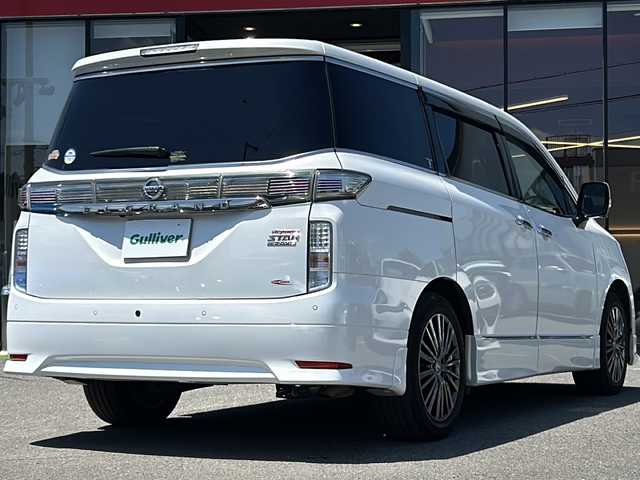 日産 エルグランド 250HWS S アーバンクロム 大阪府 2022(令4)年 4.5万km ピュアホワイトパール ワンオーナー/全方位カメラ/追従型クルーズコントロール/衝突軽減システム/レーンキープアシスト/BSM/両側パワースライドドア/電動リアゲート/オットマン/ナビ10インチ/フルセグＴＶ/純正ディーラーオプションナビ/純正ドライブレコーダー/純正フリップダウンモニター/純正ドライブレコーダー/純正フロアマット/純正エアロパーツ/純正アルミホイール/ＥＴＣ2.0/保証書