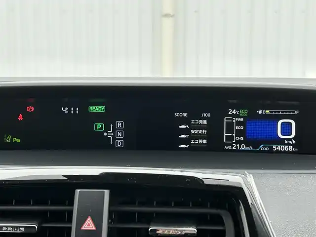 トヨタ プリウス Sセーフティプラス 愛媛県 2018(平30)年 5.4万km アティチュードブラックマイカ 社外ナビ/（フルセグTV/DVD/BT）/バックカメラ/衝突軽減ブレーキ/レーダークルーズコントロール/レーンキープアシスト/ETC/ドライブレコーダー/LEDオートライト/フォグランプ/社外17インチAW/クリアランスソナー/革巻きステアリング/ステアリングスイッチ/フロント/サイド/リアスポイラー/社外フロアマット
