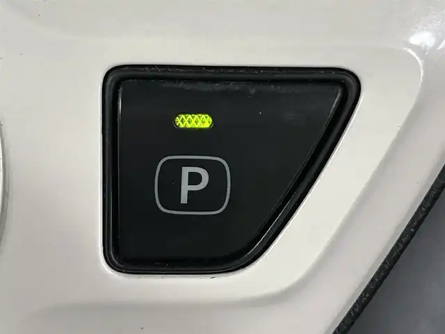 トヨタ プリウス Sセーフティプラス 愛媛県 2018(平30)年 5.4万km アティチュードブラックマイカ 社外ナビ/（フルセグTV/DVD/BT）/バックカメラ/衝突軽減ブレーキ/レーダークルーズコントロール/レーンキープアシスト/ETC/ドライブレコーダー/LEDオートライト/フォグランプ/社外17インチAW/クリアランスソナー/革巻きステアリング/ステアリングスイッチ/フロント/サイド/リアスポイラー/社外フロアマット
