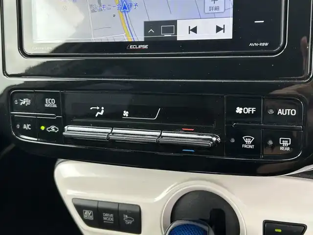 トヨタ プリウス Sセーフティプラス 愛媛県 2018(平30)年 5.4万km アティチュードブラックマイカ 社外ナビ/（フルセグTV/DVD/BT）/バックカメラ/衝突軽減ブレーキ/レーダークルーズコントロール/レーンキープアシスト/ETC/ドライブレコーダー/LEDオートライト/フォグランプ/社外17インチAW/クリアランスソナー/革巻きステアリング/ステアリングスイッチ/フロント/サイド/リアスポイラー/社外フロアマット