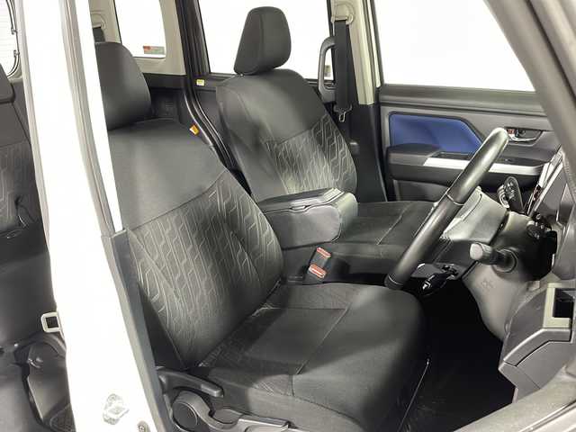 トヨタ ルーミー 広島県 2020(令2)年 5.6万km パール 禁煙車/社外9インチナビ（AVIC-RQ903）/クルーズコントロール/スマートアシスト/両側パワースライドドア/スマートキー/クリアランスソナー/レーンキープ/オートマチックハイビーム/純正15インチアルミホイール/純正フロアマット/LEDヘッドライト/スペアキー/ETC