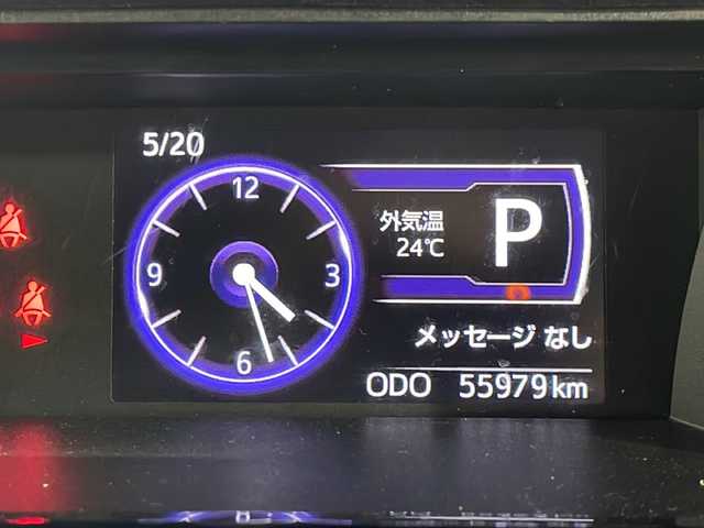 トヨタ ルーミー 広島県 2020(令2)年 5.6万km パール 禁煙車/社外9インチナビ（AVIC-RQ903）/クルーズコントロール/スマートアシスト/両側パワースライドドア/スマートキー/クリアランスソナー/レーンキープ/オートマチックハイビーム/純正15インチアルミホイール/純正フロアマット/LEDヘッドライト/スペアキー/ETC