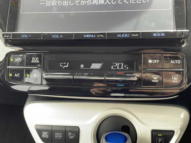 トヨタ プリウス Sセーフティプラス 岐阜県 2017(平29)年 4.3万km ホワイトパールクリスタルシャイン ワンオーナー/メモリナビ(DSZT-YC4T)/9インチSDナビ/フルセグテレビ/Bluetooth接続可/DVD再生/バックカメラ/パワーバックドア/クルーズコントロール/ETC/プッシュスタート