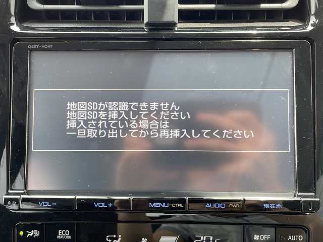 トヨタ プリウス Sセーフティプラス 岐阜県 2017(平29)年 4.3万km ホワイトパールクリスタルシャイン ワンオーナー/メモリナビ(DSZT-YC4T)/9インチSDナビ/フルセグテレビ/Bluetooth接続可/DVD再生/バックカメラ/パワーバックドア/クルーズコントロール/ETC/プッシュスタート