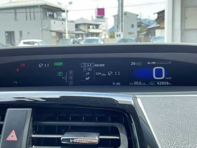 トヨタ プリウス Sセーフティプラス 岐阜県 2017(平29)年 4.3万km ホワイトパールクリスタルシャイン ワンオーナー/メモリナビ(DSZT-YC4T)/9インチSDナビ/フルセグテレビ/Bluetooth接続可/DVD再生/バックカメラ/パワーバックドア/クルーズコントロール/ETC/プッシュスタート