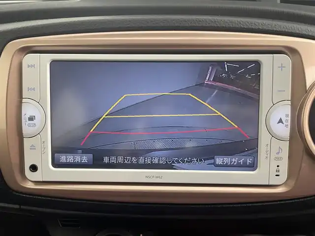 トヨタ ヴィッツ F シエル 道央・札幌 2013(平25)年 5.1万km ボルドーマイカメタリック ・4WD/・純正ナビ/・バックカメラ/・ワンセグTV/・CD再生/・Bluetooth/・プッシュスタート/・スマートキー/・オートライト/・オートエアコン/・ヘッドライトレベライザー/・電格ミラー