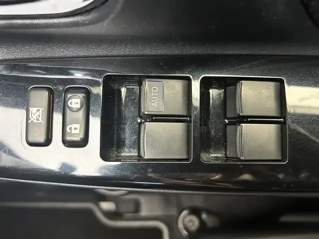 トヨタ ヴィッツ F セーフティーエディションⅡ 鹿児島県 2018(平30)年 5.5万km ホワイトパールクリスタルシャイン 社外SDナビ/（CD/DVD/Bluetooth/ワンセグTV）/バックモニター/社外ETC/トヨタセーフティセンス/レーンキープアシスト/先行車発進お知らせ機能/オートハイビーム/電動格納ミラー/純正フロアマット/純正ドアバイザー