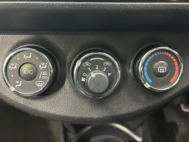 トヨタ ヴィッツ F セーフティーエディションⅡ 鹿児島県 2018(平30)年 5.5万km ホワイトパールクリスタルシャイン 社外SDナビ/（CD/DVD/Bluetooth/ワンセグTV）/バックモニター/社外ETC/トヨタセーフティセンス/レーンキープアシスト/先行車発進お知らせ機能/オートハイビーム/電動格納ミラー/純正フロアマット/純正ドアバイザー