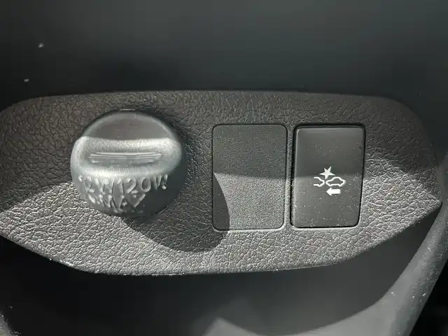 トヨタ ヴィッツ F セーフティーエディションⅡ 鹿児島県 2018(平30)年 5.5万km ホワイトパールクリスタルシャイン 社外SDナビ/（CD/DVD/Bluetooth/ワンセグTV）/バックモニター/社外ETC/トヨタセーフティセンス/レーンキープアシスト/先行車発進お知らせ機能/オートハイビーム/電動格納ミラー/純正フロアマット/純正ドアバイザー