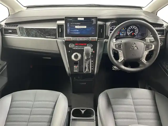 三菱 デリカＤ：５ シャモニー 大阪府 2025(令7)年 0.1万km未満 黒 登録済未使用車 ALPINEナビ(フルセグ/DVD再生/Bluetooth) 360カメラ 後席モニター シートヒーター ステアリングヒーター 電動リアゲート 衝突軽減 レーダーC BSM ４WD