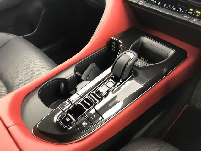 トヨタ クラウン スポーツ RS 愛知県 2024(令6)年 0.5万km パールⅡ １２．３インチＤオーディオ　/全方位　/黒革　/ＨＵＤ　/パドルシフト　/置くだけ充電　/パワーシート（ヒート、エアー付）　/ＡＣ１００Ｖコンセント　/ＥＴＣ２．０　/タイプＣ　/BSM　/前後ドラレコ　/電子パーキング　/パワーバックドア