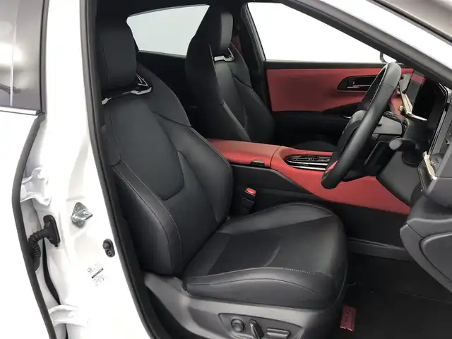 トヨタ クラウン スポーツ RS 愛知県 2024(令6)年 0.5万km パールⅡ １２．３インチＤオーディオ　/全方位　/黒革　/ＨＵＤ　/パドルシフト　/置くだけ充電　/パワーシート（ヒート、エアー付）　/ＡＣ１００Ｖコンセント　/ＥＴＣ２．０　/タイプＣ　/BSM　/前後ドラレコ　/電子パーキング　/パワーバックドア