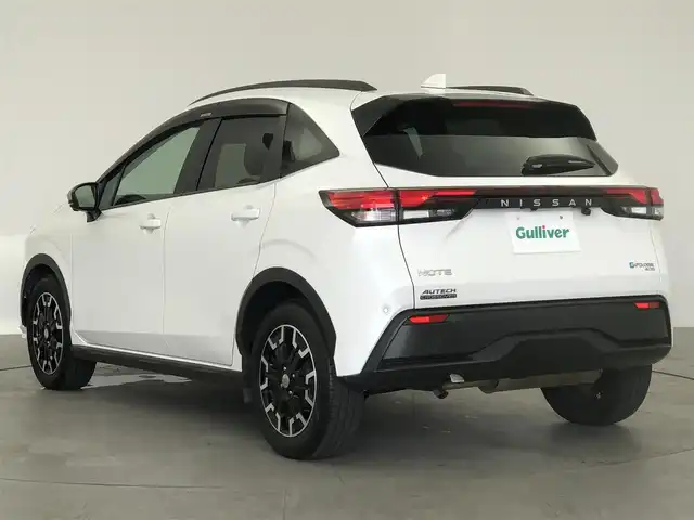 日産 ノート オーテック クロスオーバーFOUR 愛知県 2022(令4)年 2.3万km ピュアホワイトパール 純正9インチナビ/全方位カメラ/プロパイロット/ブラインドスポットモニター/置くだけ充電/ステアリングヒーター/レザーシート/シートヒーター/フルセグTV/テレビキャンセラー/ETC2.0/USB端子入力/ドアバイザー/オートライト/オートマチックハイビーム/ソナー/純正LEDライト/純正AW