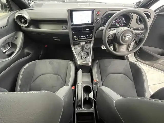 トヨタ ＧＲヤリス RZ ハイパフォーマンス 愛知県 2025(令7)年 0.5万km プラチナホワイトパールマイカ カーボンルーフ　/ナビパッケージ/JBLサウンド/ワンオーナー　/8インチディスプレイオーディオ　/バックカメラ　/ＥＴＣ２．０　/パドルシフト　/追従クルコン　/前後ドラレコ　/タイプＣ　/ＢＳＭ　/シートヒーター　/ステアヒーター　/ハーフレザー　