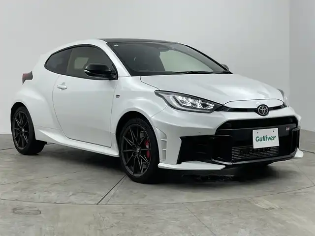トヨタ ＧＲヤリス RZ ハイパフォーマンス 愛知県 2025(令7)年 0.5万km プラチナホワイトパールマイカ カーボンルーフ　/ナビパッケージ/JBLサウンド/ワンオーナー　/8インチディスプレイオーディオ　/バックカメラ　/ＥＴＣ２．０　/パドルシフト　/追従クルコン　/前後ドラレコ　/タイプＣ　/ＢＳＭ　/シートヒーター　/ステアヒーター　/ハーフレザー　