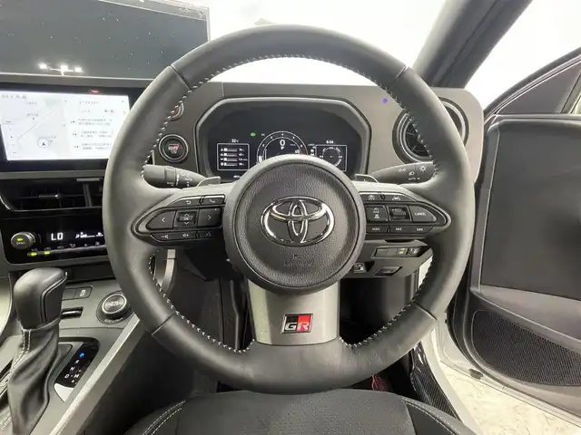 トヨタ ＧＲヤリス RZ ハイパフォーマンス 愛知県 2025(令7)年 0.5万km プラチナホワイトパールマイカ カーボンルーフ　/ナビパッケージ/JBLサウンド/ワンオーナー　/8インチディスプレイオーディオ　/バックカメラ　/ＥＴＣ２．０　/パドルシフト　/追従クルコン　/前後ドラレコ　/タイプＣ　/ＢＳＭ　/シートヒーター　/ステアヒーター　/ハーフレザー　