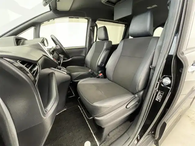 トヨタ ノア Si ダブルバイビーⅡ 滋賀県 2020(令2)年 6.5万km ブラック モデリスタエアロ(フロント、リア)/純正９インチナビ(CD/DVD/フルセグ/Bluetooth)/後席モニター/ＥＴＣ/両側電動ドア/ハーフレザーシート/LEDライト/オートライト/オートハイビーム/クリアランスソナー/クルーズコントロール/レーンキープアシスト/横滑り防止装置/衝突軽減システム/プッシュスタート/スマートキー×2