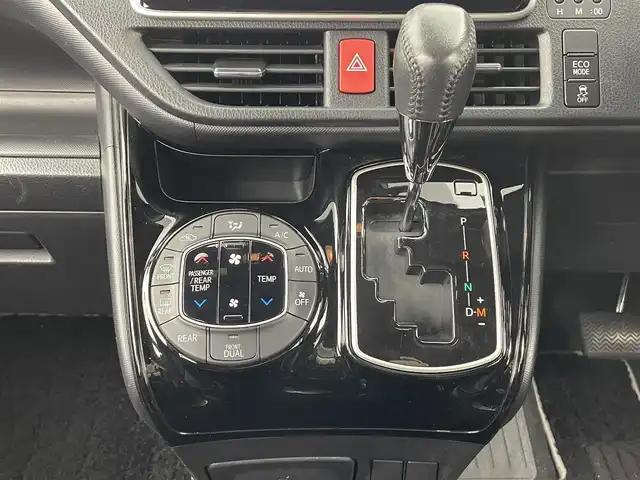 トヨタ ノア Si ダブルバイビーⅡ 大分県 2020(令2)年 6.5万km ブラック モデリスタエアロ/純正９インチナビ(CD/DVD/フルセグ/Bluetooth)/後席モニター/ＥＴＣ/両側電動ドア/ハーフレザーシート/バックカメラ/LEDライト/オートライト/オートハイビーム/クリアランスソナー/クルーズコントロール/レーンキープアシスト/横滑り防止装置/衝突軽減システム/プッシュスタート/ビルトインETC/スマートキー×2