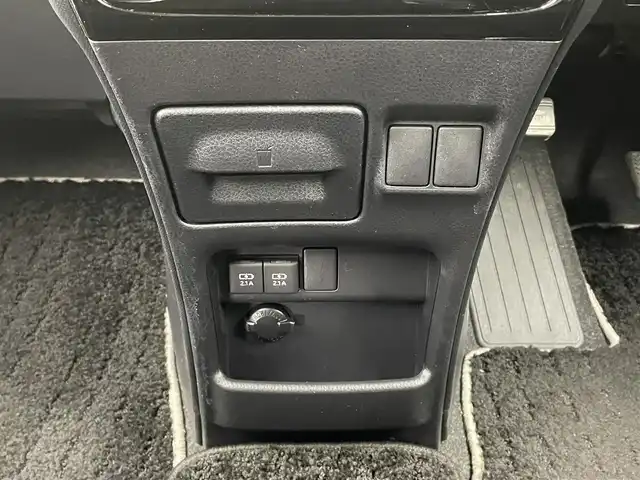 トヨタ ノア Si ダブルバイビーⅡ 大分県 2020(令2)年 6.5万km ブラック モデリスタエアロ/純正９インチナビ(CD/DVD/フルセグ/Bluetooth)/後席モニター/ＥＴＣ/両側電動ドア/ハーフレザーシート/バックカメラ/LEDライト/オートライト/オートハイビーム/クリアランスソナー/クルーズコントロール/レーンキープアシスト/横滑り防止装置/衝突軽減システム/プッシュスタート/ビルトインETC/スマートキー×2