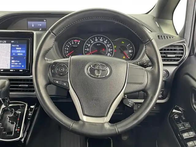 トヨタ ノア Si ダブルバイビーⅡ 大分県 2020(令2)年 6.5万km ブラック モデリスタエアロ/純正９インチナビ(CD/DVD/フルセグ/Bluetooth)/後席モニター/ＥＴＣ/両側電動ドア/ハーフレザーシート/バックカメラ/LEDライト/オートライト/オートハイビーム/クリアランスソナー/クルーズコントロール/レーンキープアシスト/横滑り防止装置/衝突軽減システム/プッシュスタート/ビルトインETC/スマートキー×2