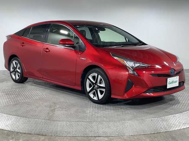 トヨタ プリウス S ツーリングセレクション 神奈川県 2016(平28)年 5.7万km エモーショナルレッド 純正7型SDナビゲーション/フルセグ　Bluetooth　AM　FM　HDMI　CD　DVD　SDREC　USB/バックカメラ/セーフティセンス/ITSコネクト/プリクラッシュセーフティシステム/レーンディパーチャーアラート/レーダークルーズコントロール/ふらつき警報/前席シートヒーター/ブラック合皮シート/合皮巻ステアリング/ビルトインETC/ドライブモード/LEDヘッドライト/オートライト/オートマチックハイビーム/スマートキー/プッシュスタート/純正17インチアルミホイル